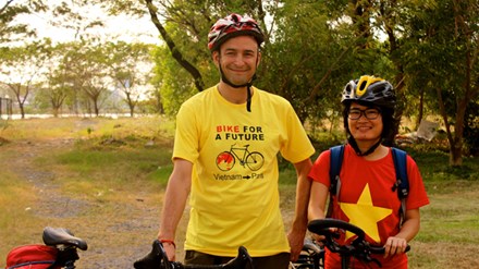 Cô gái Việt và 300 ngày đạp xe tới Paris