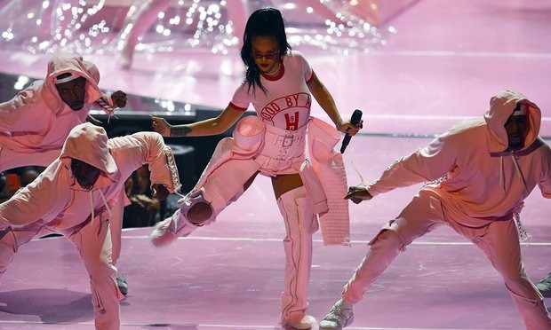 Lễ trao giải VMAs 2016: Rihanna mở màn
