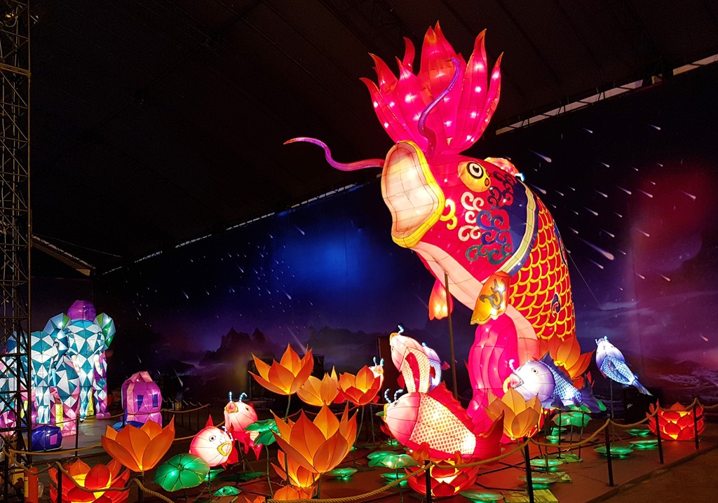 Lễ hội lồng đèn khổng lồ tại Sài Gòn