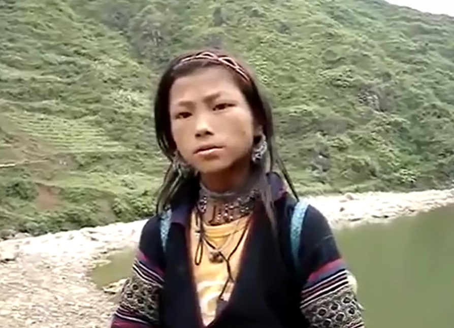 Bé gái H'Mông giỏi tiếng Anh đổi đời sau 16 năm