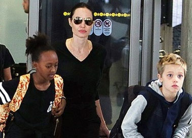 Angelina Jolie dọn đồ, mang con đến Malibu
