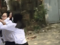 Ba nữ sinh Hưng Yên chặn đường túm tóc, đánh bạn túi bụi