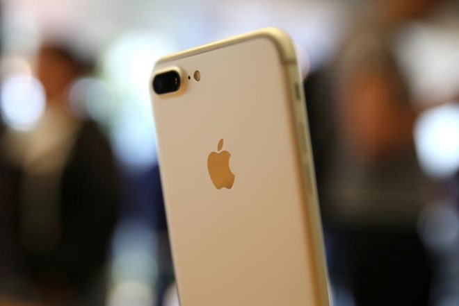 Sau gần 1 tháng, người Mỹ vẫn không thể mua iPhone 7 Plus