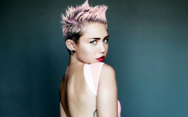 Miley Cyrus công khai tình đầu đồng tính