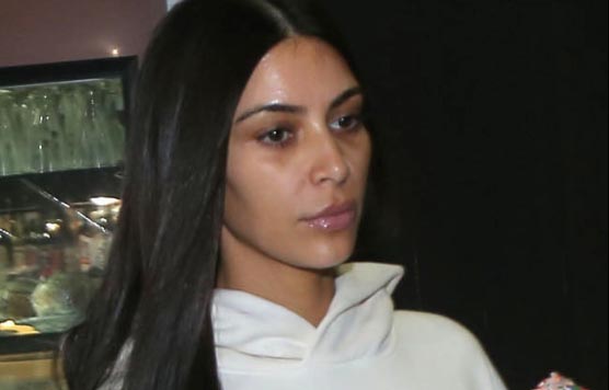 Kim Kardashian xuất hiện nhợt nhạt sau vụ cướp