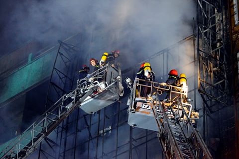 Lính cứu hỏa lăn xả 9 giờ vụ cháy ở phố Trần Thái Tông