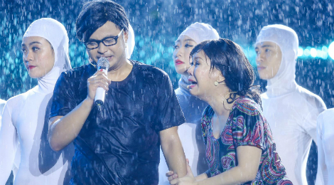 Live show 6 tỷ đồng của Việt Hương: Nước mắt rơi trong mưa