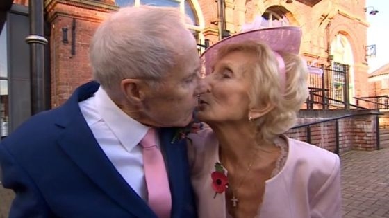 Ngưỡng mộ đám cưới cặp đôi "ngoại bát tuần" sau 65 năm đính ước