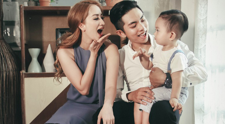 Khánh Thi - Phan Hiển hạnh phúc khi chụp ảnh gia đình