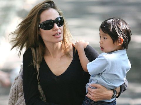 Mẹ ruột Pax Thiên bác bỏ việc đòi lại con từ Angelina Jolie