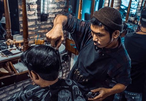 Tiệm cắt tóc ở Sài Gòn của diễn viên "Bụi đời Chợ Lớn"