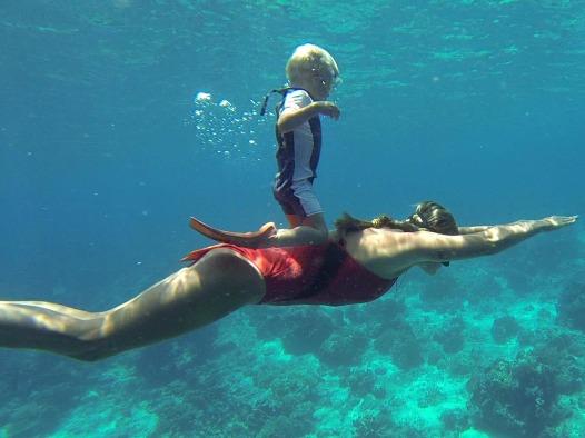 Bé 3 tuổi lặn không cần bình oxy ở độ sâu 10 m