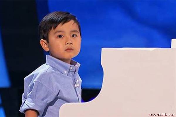 "Thần đồng piano" 5 tuổi gốc Việt lần đầu về nước biểu diễn