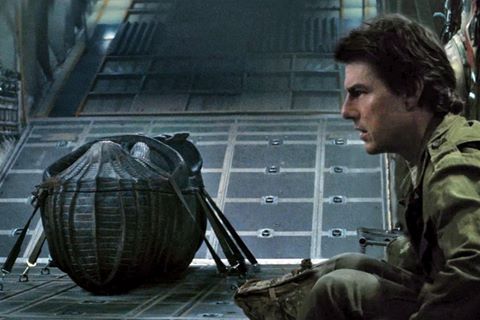 Tom Cruise chết đi sống lại trong trailer "Xác ướp Ai Cập"