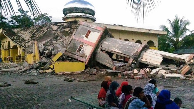 25 người chết trong động đất 6,5 độ Richter ở Indonesia