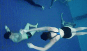 Nhịn thở làm ma-nơ-canh dưới đáy bể bơi sâu 6 m