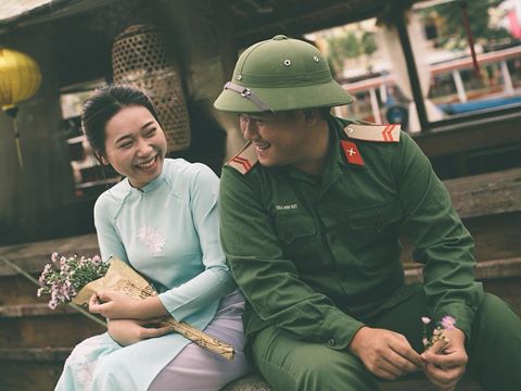 Ảnh cưới tái hiện tình yêu "Ông bà anh" của đôi trẻ Đà Nẵng