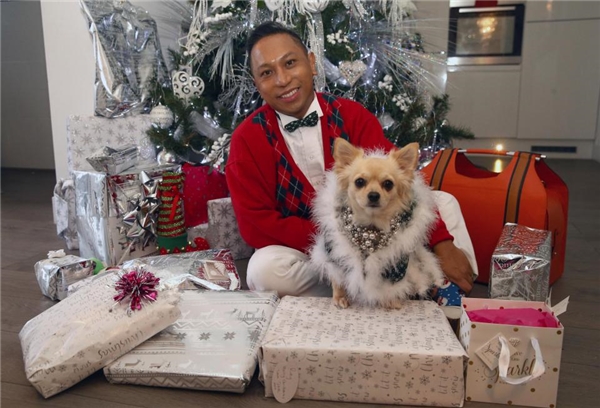 "Nhận" 135 triệu tiền quà, chú chó hạnh phúc nhất Noel năm nay là đây