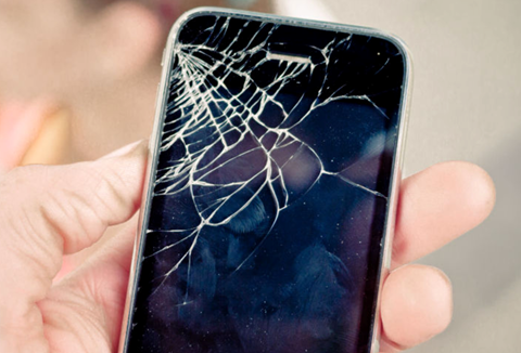 Người dùng thường làm hư điện thoại khi Apple ra iPhone mới