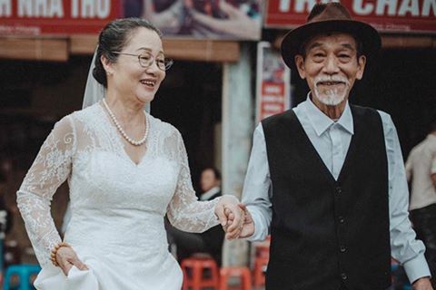 Ảnh cưới 50 năm gây chú ý của nghệ sĩ già Mai Ngọc Căn