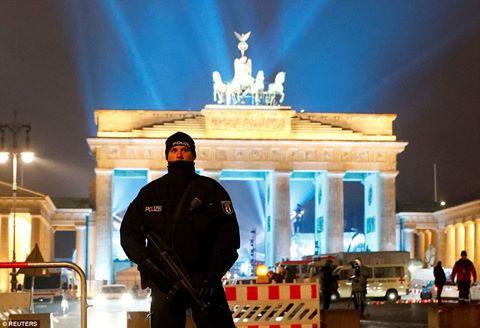 Châu Âu đón năm mới 2017 trong nỗi lo khủng bố