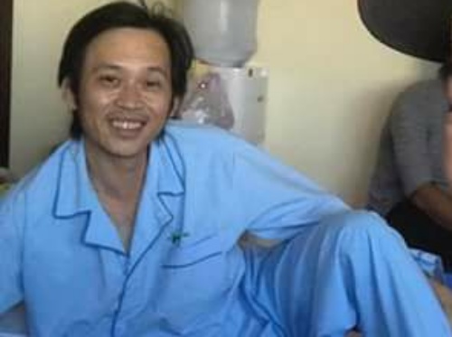 Nghệ sĩ Hoài Linh đã tỉnh táo hơn sau khi nhập viện