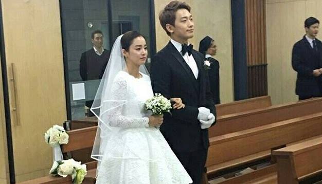 Ảnh hiếm hoi của Kim Tae Hee - Bi Rain trong lễ cưới