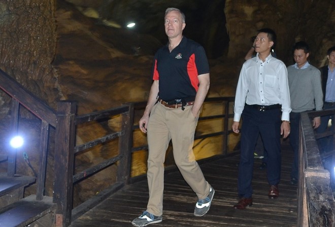 Đại sứ Mỹ tiếc nuối vì chưa đi hết 7 km động Thiên Đường