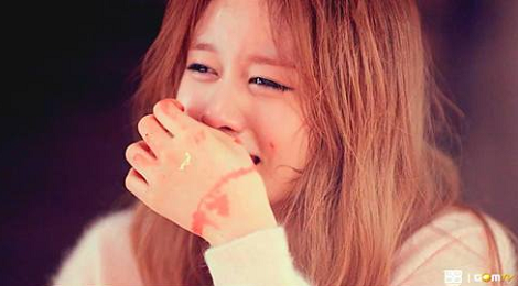 Jiyeon bật khóc vì bị fan chỉ trích sau khi chia tay