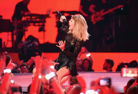 Taylor Swift bốc lửa trong concert duy nhất năm 2017
