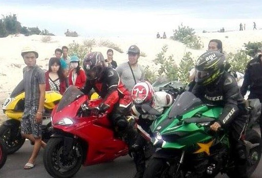 Đua môtô "khủng" trái phép gây tai nạn ở Bình Thuận