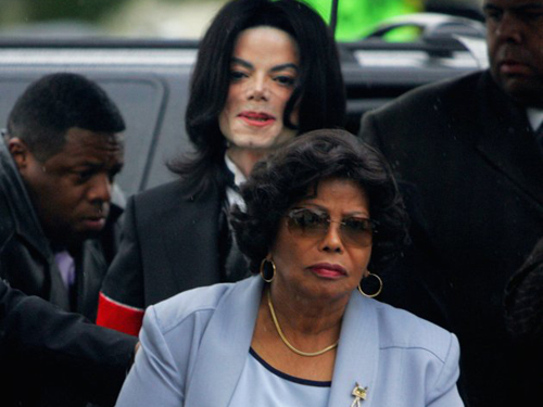 Mẹ Michael Jackson tố bị cháu trai bạo hành tinh thần