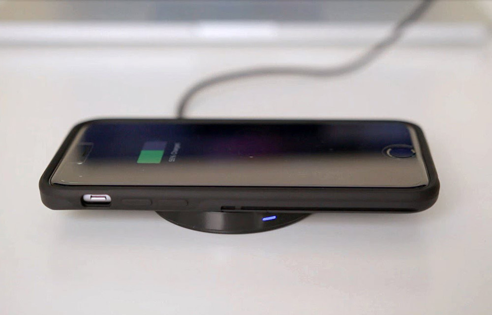 Apple trang bị sạc không dây cho iPhone mới