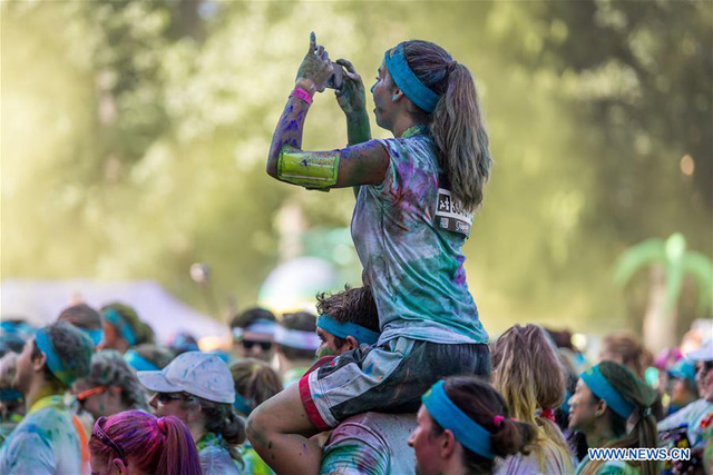 Độc đáo cuộc thi chạy đầy màu sắc thu hút 10000 người tham gia ở Úc