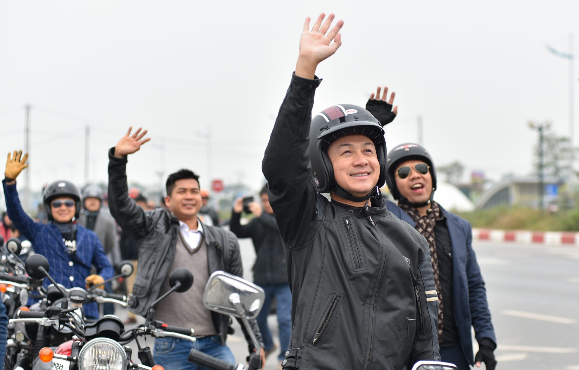 MC Anh Tuấn dẫn 160 môtô diễu hành tưởng nhớ Trần Lập