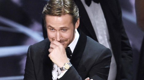 Nụ cười khó hiểu của Ryan Gosling tại sự cố Oscar