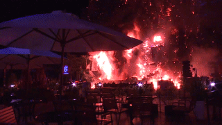 Sân khấu "Kong: Skull Island" cháy do vũ công múa lửa