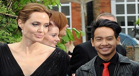 Angelina Jolie bị tố làm giả giấy tờ nhận nuôi Maddox