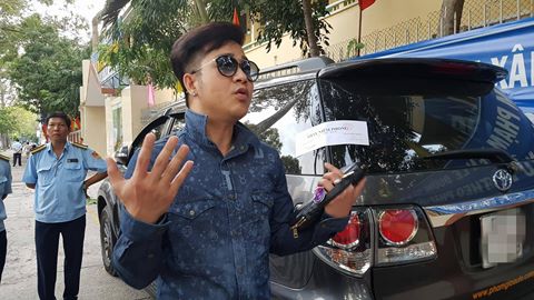 Quách Tuấn Du quyết định bán xế hộp sau khi xe bị cẩu về phường