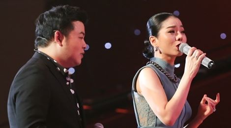 Lệ Quyên, Quang Lê, Ngọc Sơn hát "Sầu tím thiệp hồng" cùng thí sinh