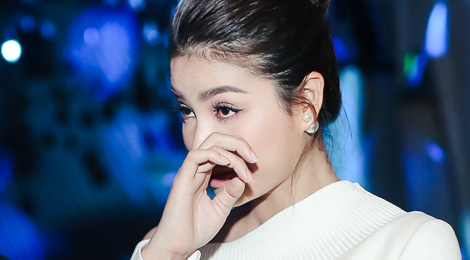 Phạm Hương khóc trong buổi ra mắt sản phẩm âm nhạc