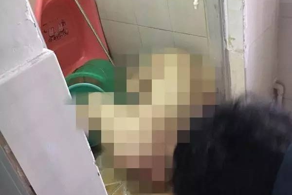 Phát hiện thi thể tài tử Hong Kong ở cửa phòng tắm