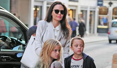 Angelina Jolie bị đồn lơ là khiến con gái 8 tuổi bị bảo mẫu đánh đập