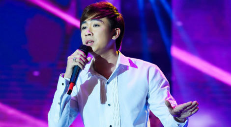 Hồ Việt Trung ẵm giải 20 triệu đồng khi hát "Con đường xưa em đi"