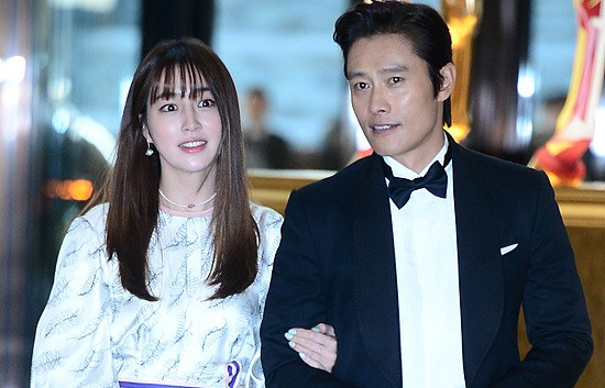Vợ chồng Lee Byung Hun ngọt ngào hơn sau bê bối ngoại tình