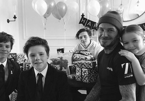 David Beckham mừng sinh nhật 42 tuổi hạnh phúc bên gia đình