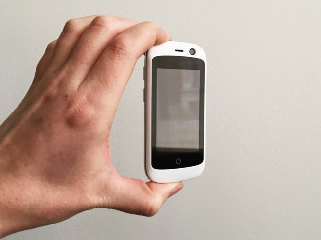 Điện thoại 4G nhỏ nhất thế giới, pin tốt hơn iPhone 7