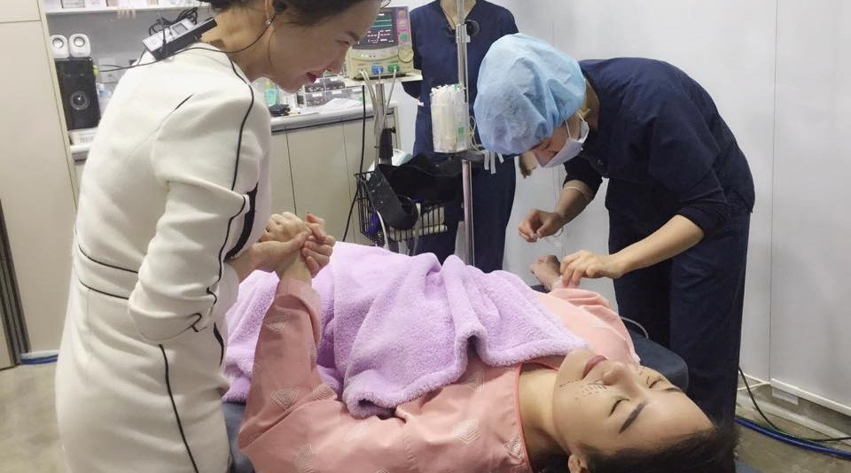Quế Vân công khai ảnh phẫu thuật toàn bộ gương mặt ở Hàn Quốc