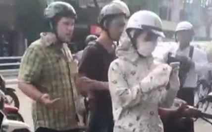 Hai người phụ nữ Việt gây tai nạn vẫn đòi tiền chàng Tây
