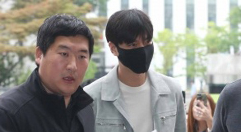 Lee Min Ho bị chê trách vì xuất hiện chớp nhoáng khi nhập ngũ